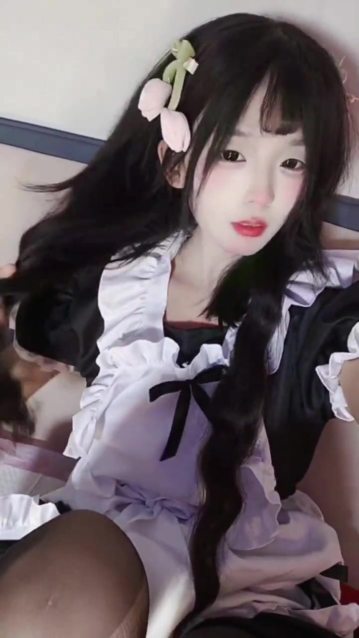 em học sinh loli dâm cosplay thành hầu gái